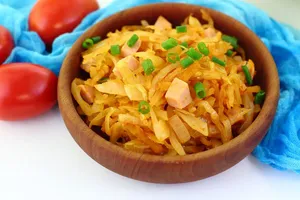 Тушеная капуста с колбасой - пошаговый рецепт Тушеная капуста с колбасой - пошаговый рецепт