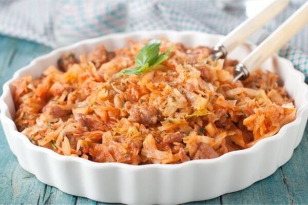 Тушкована капуста з м'ясом і картоплею