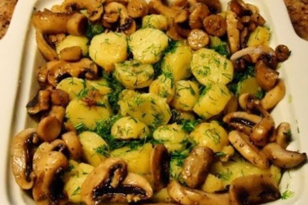 Картошка с курицей и грибами в духовке