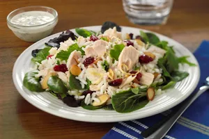 Салат с тунцом и рисом - пошаговый рецепт Салат с тунцом и рисом - пошаговый рецепт