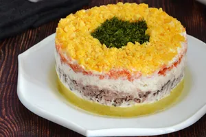 Салат с сайрой и рисом - пошаговый рецепт Салат с сайрой и рисом - пошаговый рецепт