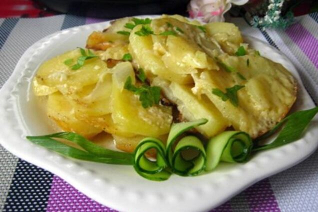 Картопля із сиром у мультиварці