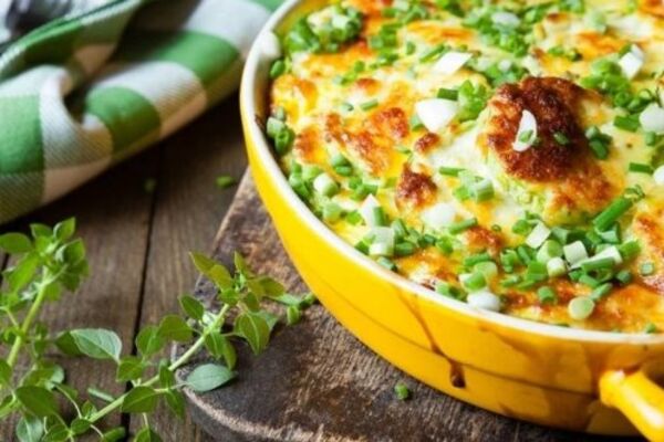 Картопля із сиром та м'ясом у духовці