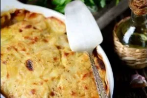 Картошка в духовке с сыром и куриным филе - пошаговый рецепт Картошка в духовке с сыром и куриным филе - пошаговый рецепт