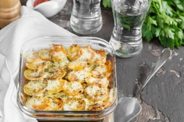 Картопля в духовці з сиром та сметаною