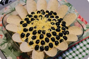 Салат "Подсолнух" с кукурузой - пошаговый рецепт Салат "Подсолнух" с кукурузой - пошаговый рецепт