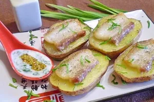 Картопля з салом в духовці - покроковий рецепт Картопля з салом в духовці - покроковий рецепт