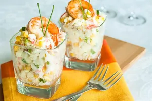 Салат с крабовыми палочками и кукурузой - пошаговый рецепт Салат с крабовыми палочками и кукурузой - пошаговый рецепт