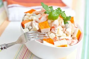Салат с крабовыми палочками и грибами - пошаговый рецепт Салат с крабовыми палочками и грибами - пошаговый рецепт