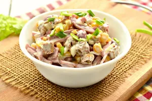 Салат с капустой и колбасой - пошаговый рецепт Салат с капустой и колбасой - пошаговый рецепт