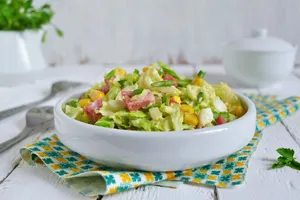 Салат с колбасой, пекинской капустой и кукурузой - пошаговый рецепт Салат с колбасой, пекинской капустой и кукурузой - пошаговый рецепт
