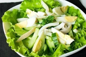 Салат с яйцом и кальмарами - пошаговый рецепт Салат с яйцом и кальмарами - пошаговый рецепт