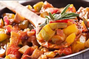 Картопля з кабачками в духовці - покроковий рецепт Картопля з кабачками в духовці - покроковий рецепт