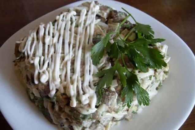 Салат з яйцями і баклажанами