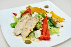 Салат с сыром Фета и курицей - пошаговый рецепт Салат с сыром Фета и курицей - пошаговый рецепт