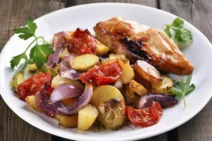 Картошка с овощами запеченная - пошаговый рецепт Картошка с овощами запеченная - пошаговый рецепт