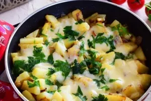 Картопля з сиром на сковороді - покроковий рецепт Картопля з сиром на сковороді - покроковий рецепт