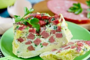 Омлет с колбасой - пошаговый рецепт Омлет с колбасой - пошаговый рецепт