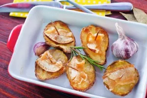 Печеная картошка с салом в фольге - пошаговый рецепт Печеная картошка с салом в фольге - пошаговый рецепт