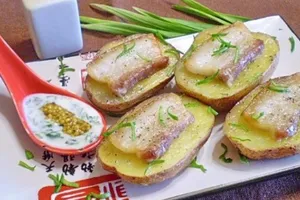 Картопля із салом і часником у духовці - покроковий рецепт Картопля із салом і часником у духовці - покроковий рецепт