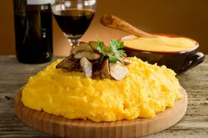 Мамалыга из кукурузной крупы - пошаговый рецепт Мамалыга из кукурузной крупы - пошаговый рецепт