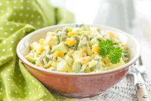 Салат с горошком и кукурузой - пошаговый рецепт Салат с горошком и кукурузой - пошаговый рецепт