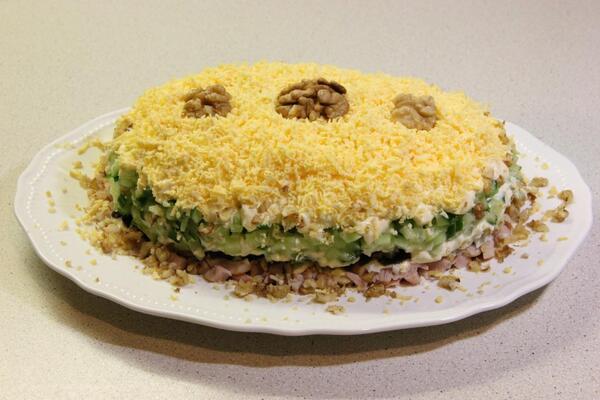 Салат ''Жіночий каприз'' із чорносливом