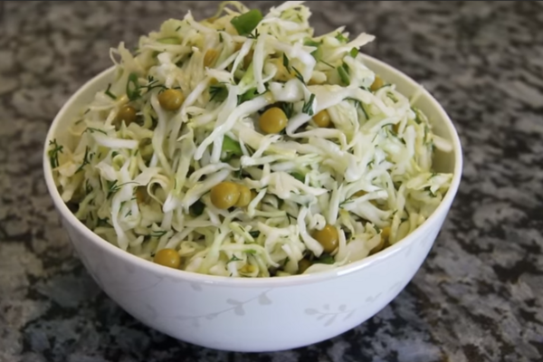 Салат із горошком і капустою