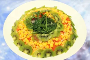 Салат с киви и кукурузой - пошаговый рецепт Салат с киви и кукурузой - пошаговый рецепт