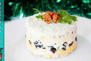 Салат "Королівський" з куркою - покроковий рецепт Салат "Королівський" з куркою - покроковий рецепт
