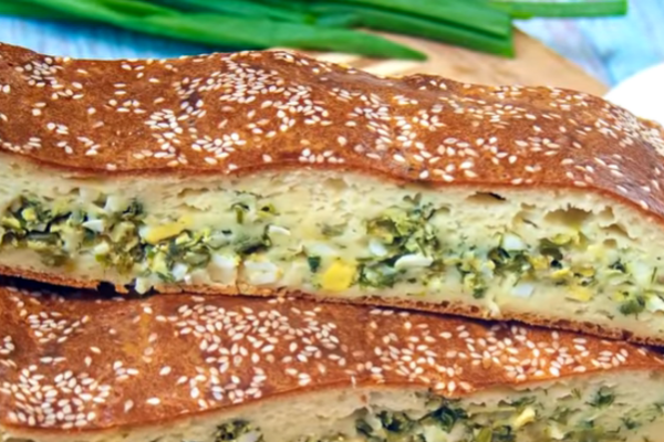 Заливной пирог с яйцом и луком