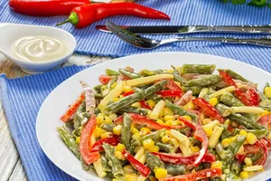 Салат зі спаржею та кукурудзою - покроковий рецепт Салат зі спаржею та кукурудзою - покроковий рецепт