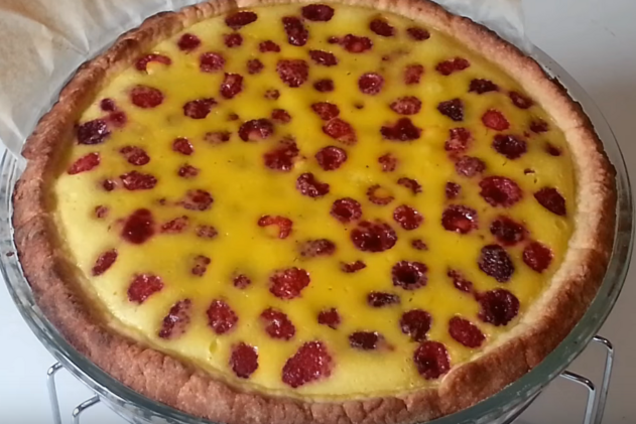 Заливной пирог с малиной