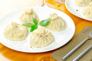 Хінкалі з куркою - покроковий рецепт Хінкалі з куркою - покроковий рецепт