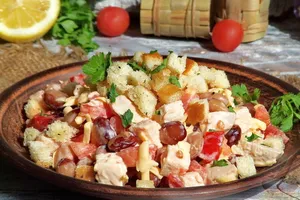 Салат с фасолью и сухариками - пошаговый рецепт Салат с фасолью и сухариками - пошаговый рецепт