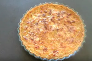 Французский луковый пирог - пошаговый рецепт Французский луковый пирог - пошаговый рецепт