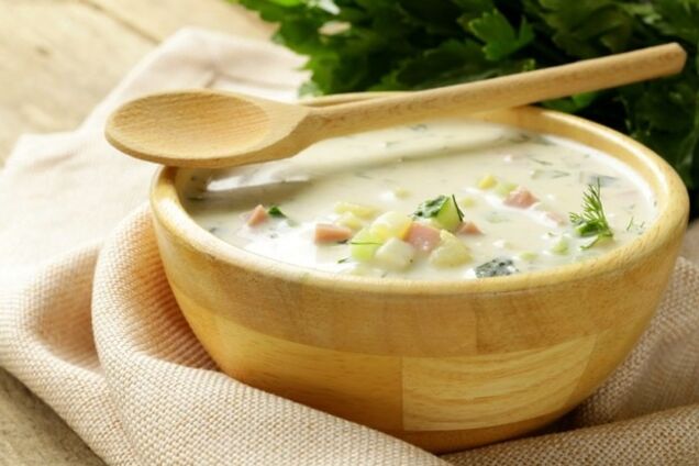 Окрошка на воді зі сметаною