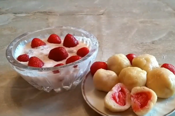 Ледачі вареники з полуницею