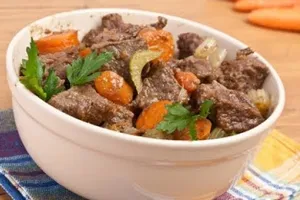 Тушкована яловичина з овочами - покроковий рецепт Тушкована яловичина з овочами - покроковий рецепт