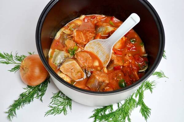 Риба в томатному соусі в мультиварці