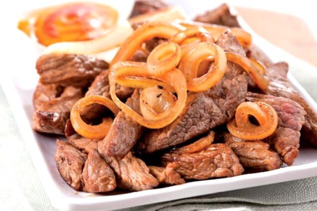 Жареное мясо с луком