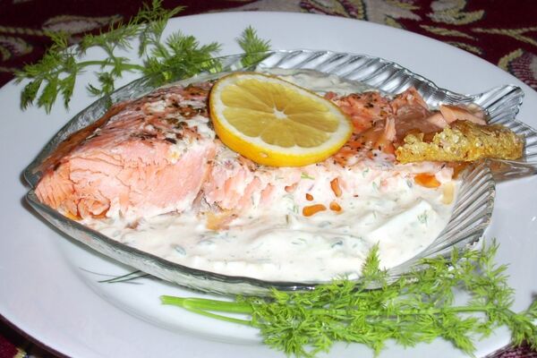 Рыба в сметанно-сырном соусе