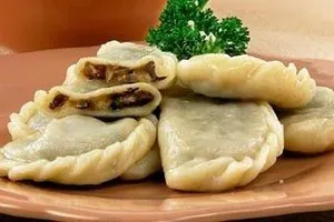 Вареники з грибами - покроковий рецепт Вареники з грибами - покроковий рецепт