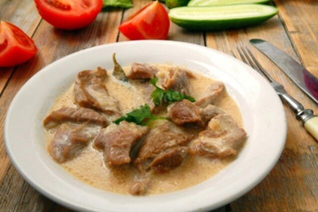 Тушкована телятина в сметані