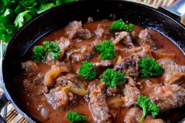 Тушеная телятина с подливой