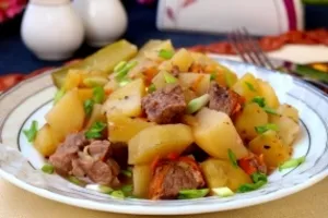 Тушеная телятина с картошкой - пошаговый рецепт Тушеная телятина с картошкой - пошаговый рецепт