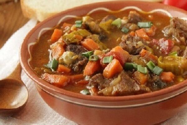 Тушеная телятина с овощами