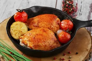 Жареная курица на сковороде - пошаговый рецепт Жареная курица на сковороде - пошаговый рецепт