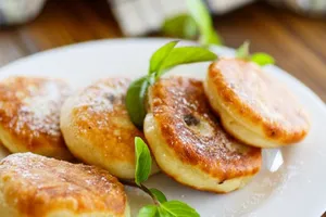 Сирники з курагою - покроковий рецепт Сирники з курагою - покроковий рецепт