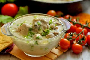 Смажена курка в сметані на сковороді - покроковий рецепт Смажена курка в сметані на сковороді - покроковий рецепт